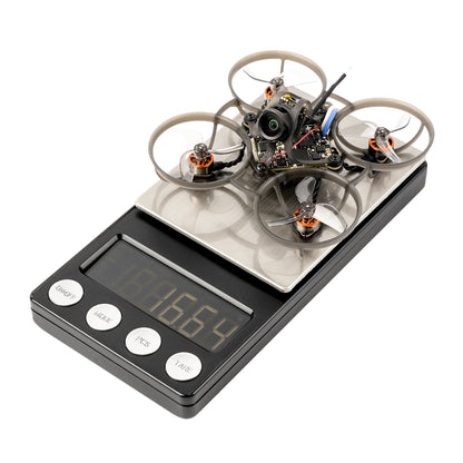 Peso real del BetaFPV Air65 II Champion en bascula: 16,6 gramos