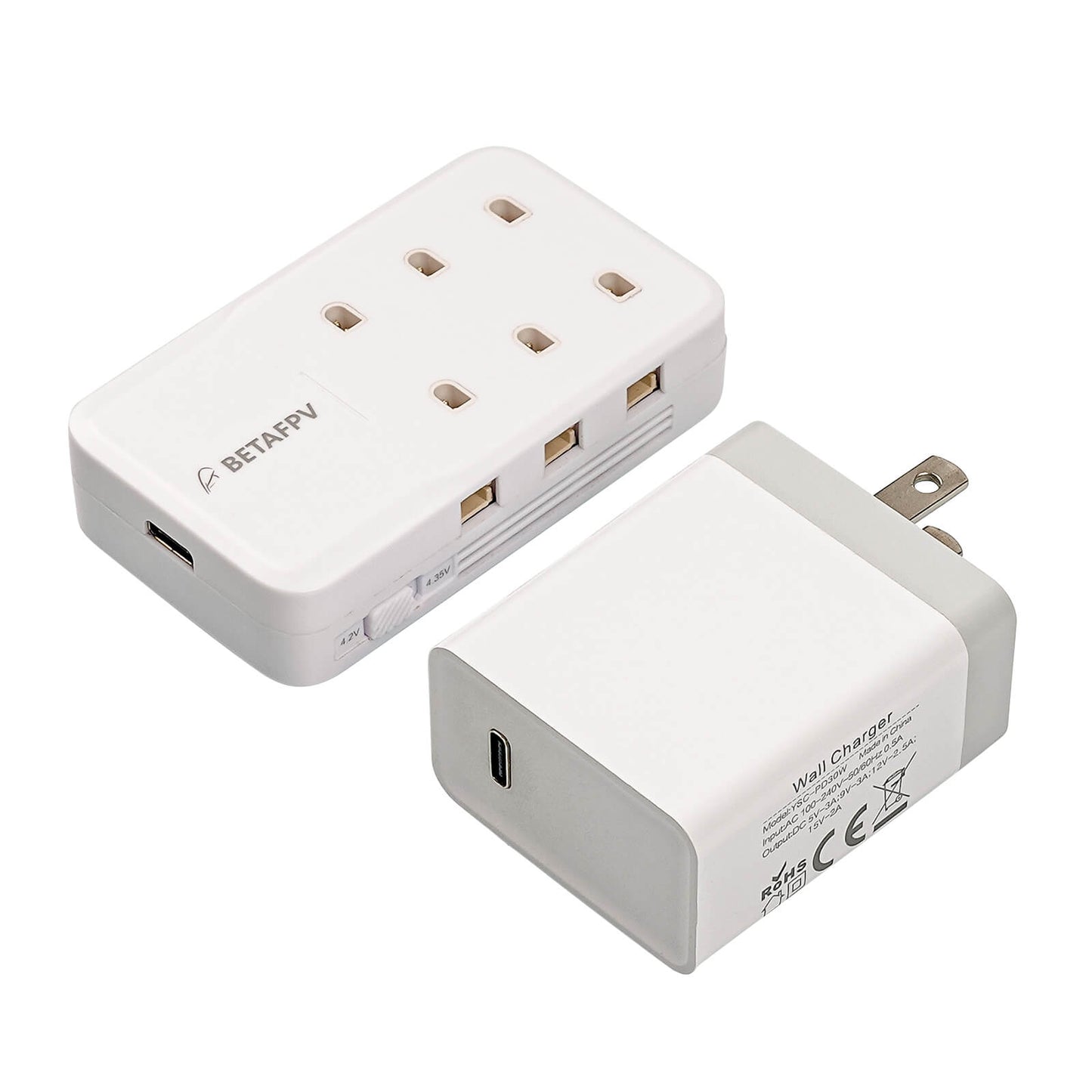 Cargador BetaFPV 6 puertos 1S junto al adaptador USB-C de 30 W