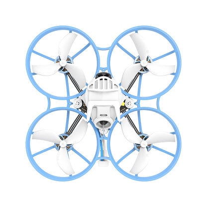 BetaFPV Meteor75 Pro visto desde arriba con helices Gemfan de 45 mm
